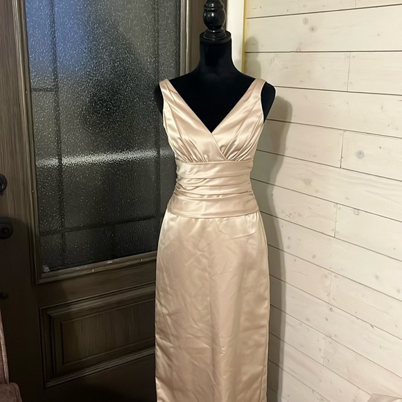 David's Bridal Dresses & Skirts - NWT Champagne Sleeveless Bridesmaid/Prom Dress Long
